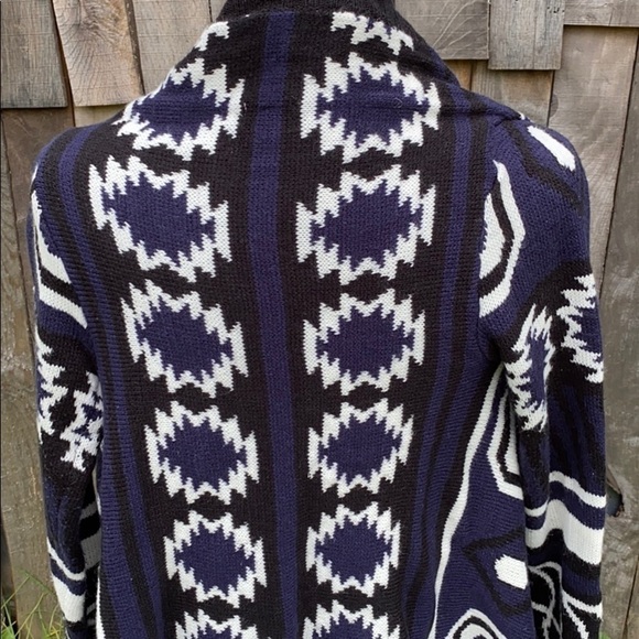 Charlotte Russe Asymettrical Fringe Shrug Wrap - Picture 6 of 11